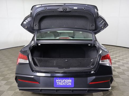 Used 2024 Hyundai Elantra SEL w/ Convenience Package FWD image 19