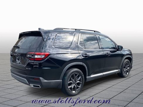 Used 2023 Honda Pilot Elite image 6
