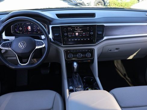 Certified 2022 Volkswagen Atlas SE image 14