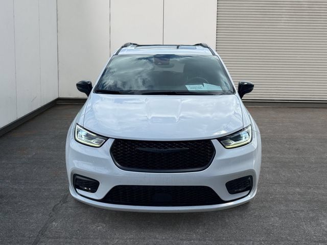 Used 2025 Chrysler Pacifica Limited FWD image 8