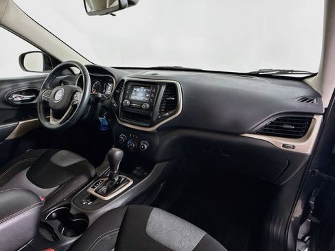 Used 2018 Jeep Cherokee Latitude w/ Altitude Package FWD image 27