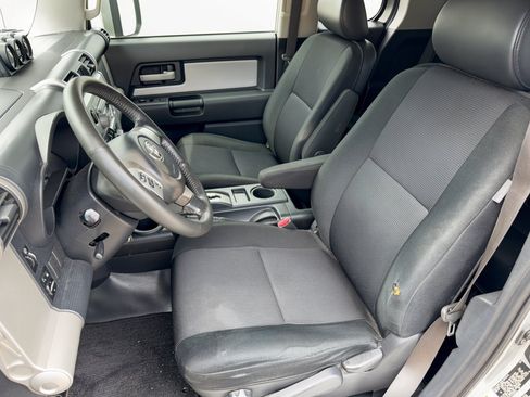 Used 2007 Toyota FJ Cruiser 2WD w/ Upgrade Pkg 2 image 5