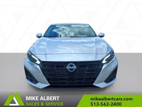 Used 2023 Nissan Altima 2.5 SV FWD image 2