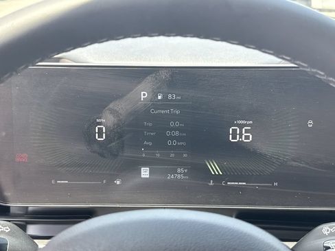 Used 2025 Kia Carnival EX FWD image 28
