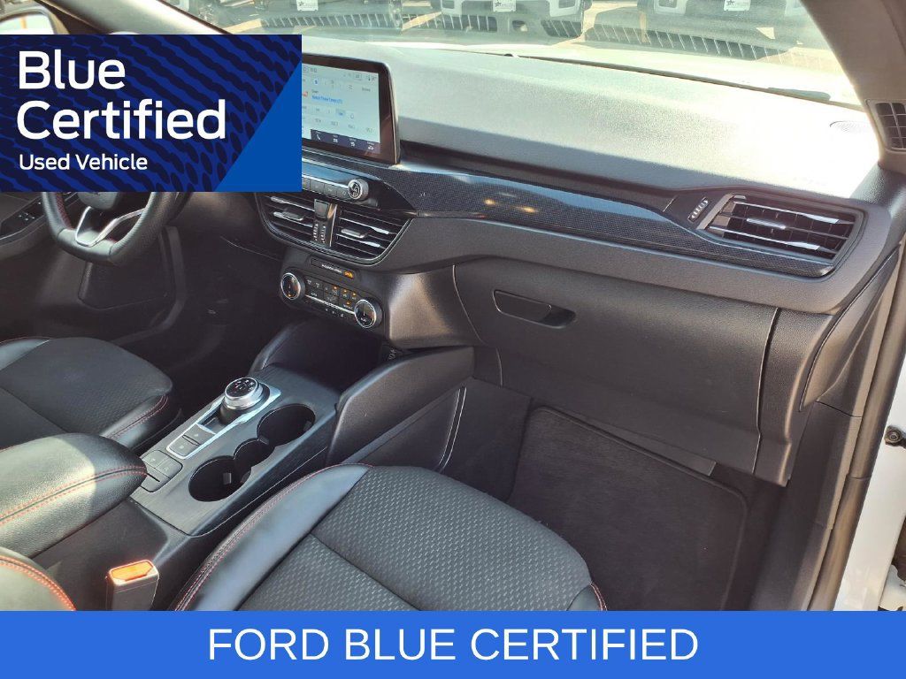 Certified 2025 Ford Escape ST-Line Select AWD/4WD image 29