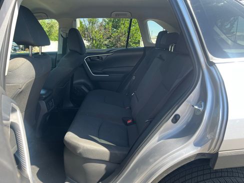 Used 2025 Toyota RAV4 LE AWD/4WD image 24