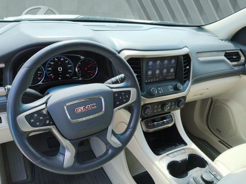 Used 2020 GMC Acadia Denali w/ Technology Package FWD image 10