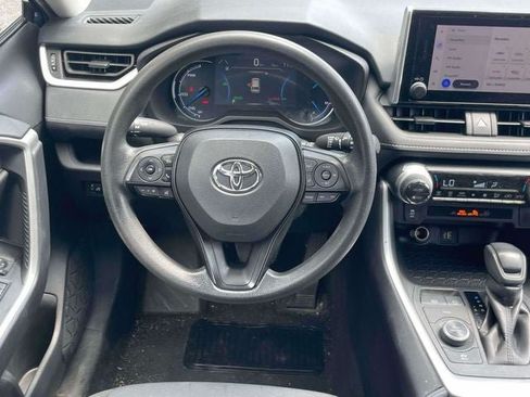 Used 2025 Toyota RAV4 XLE AWD/4WD image 16