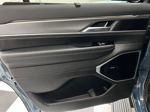 New 2026 Jeep Grand Wagoneer Limited AWD/4WD image 11