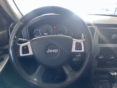 Used 2009 Jeep Grand Cherokee Laredo AWD/4WD image 10