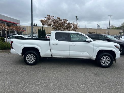 Certified 2025 Toyota Tacoma SR5 AWD/4WD image 6