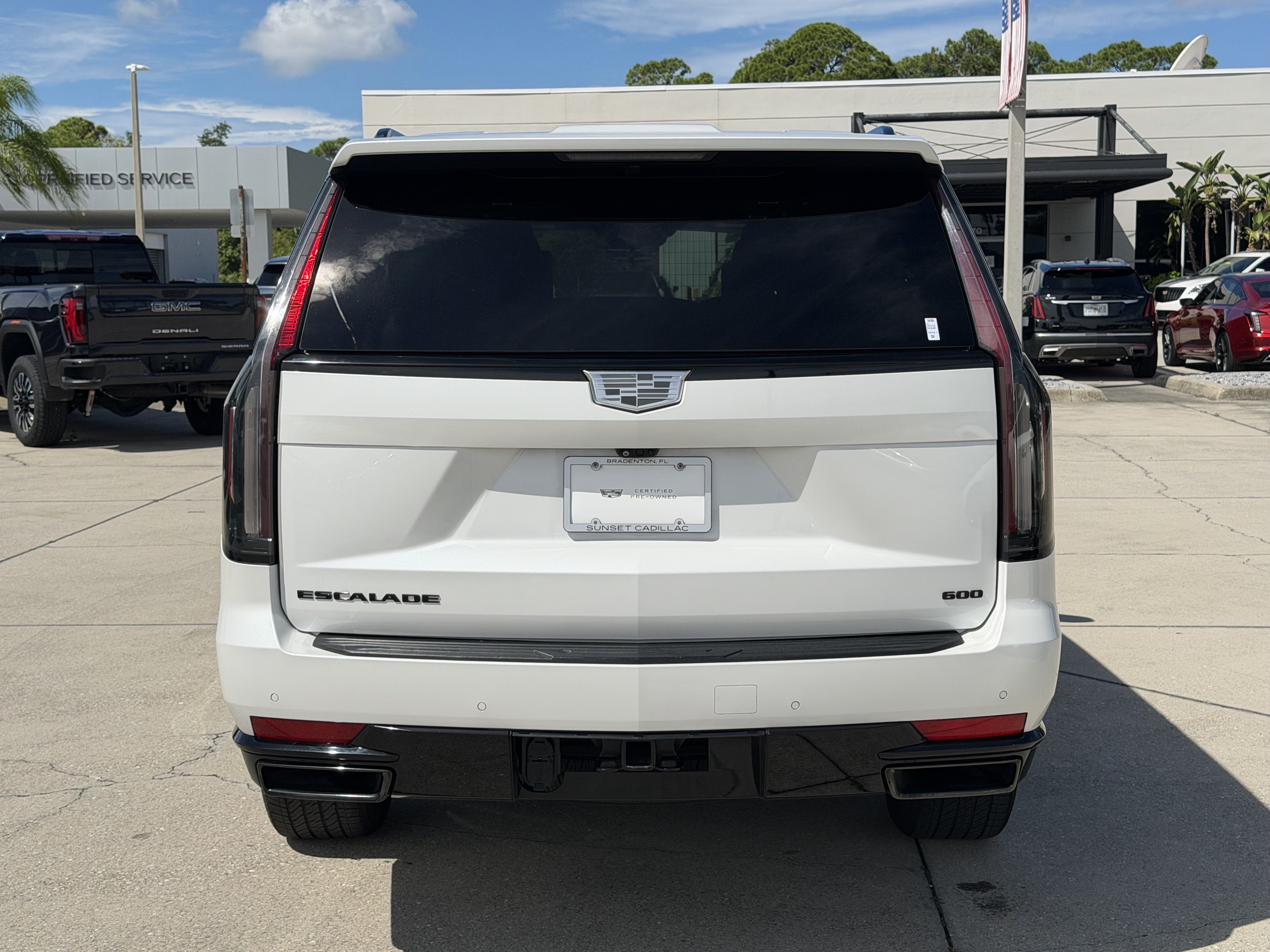 Certified 2022 Cadillac Escalade ESV Sport Platinum w/ LPO, ONYX Package AWD/4WD image 4