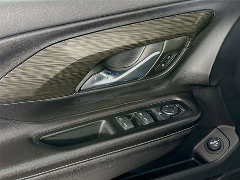 Used 2022 GMC Terrain SLE w/ Driver Convenience Package image 18