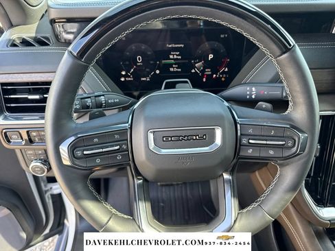 Used 2025 GMC Yukon XL Denali Ultimate w/ LPO, Illumination Package AWD/4WD image 18