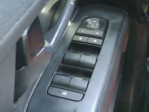 Used 2025 Toyota Tacoma SR5 image 21