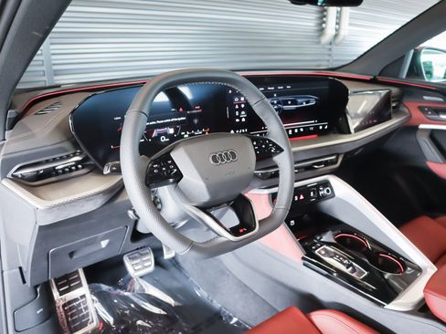 New 2025 Audi SQ5 Prestige image 17