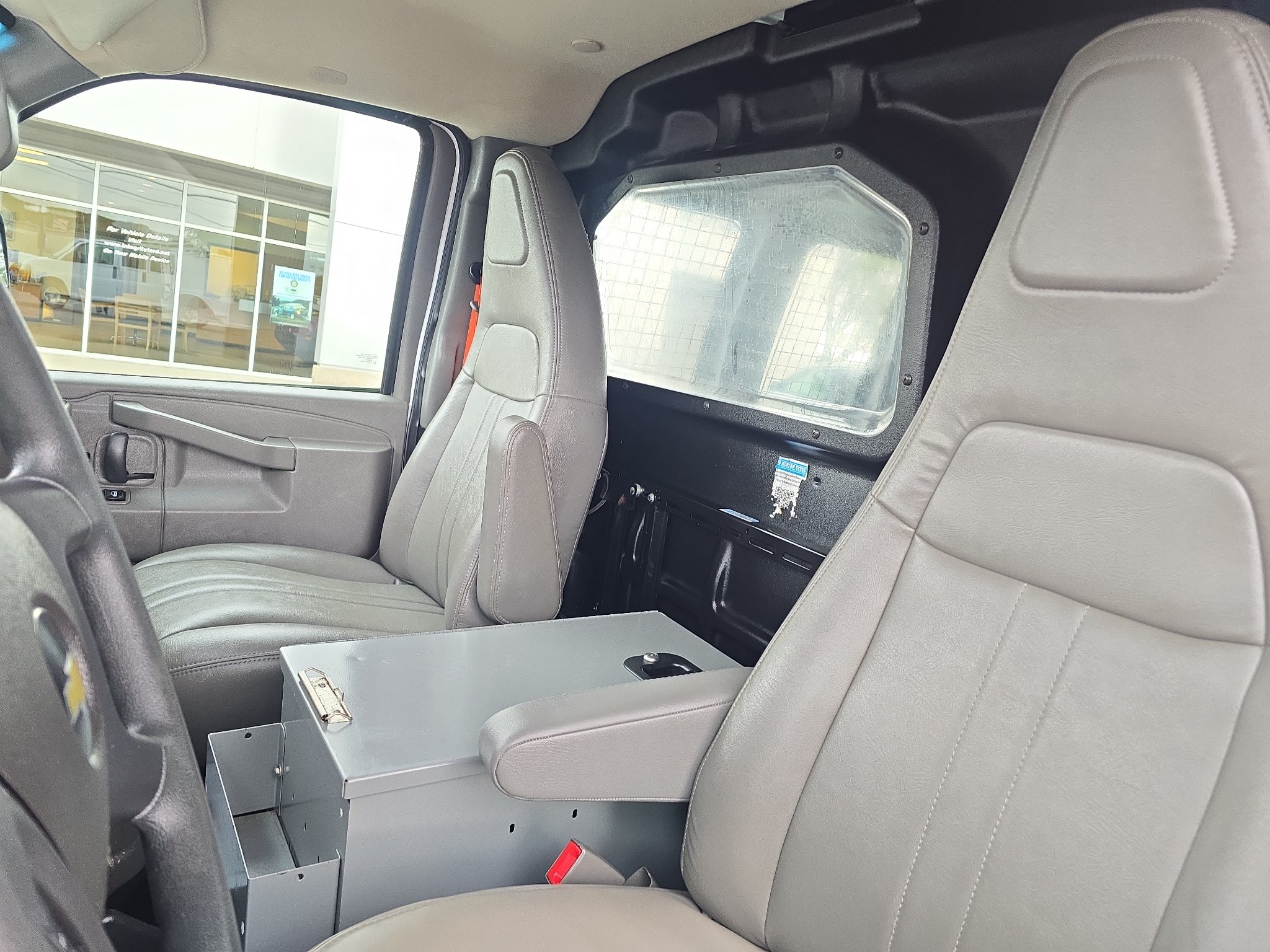 Used 2018 Chevrolet Express 2500 w/ Driver Convenience Package RWD image 16