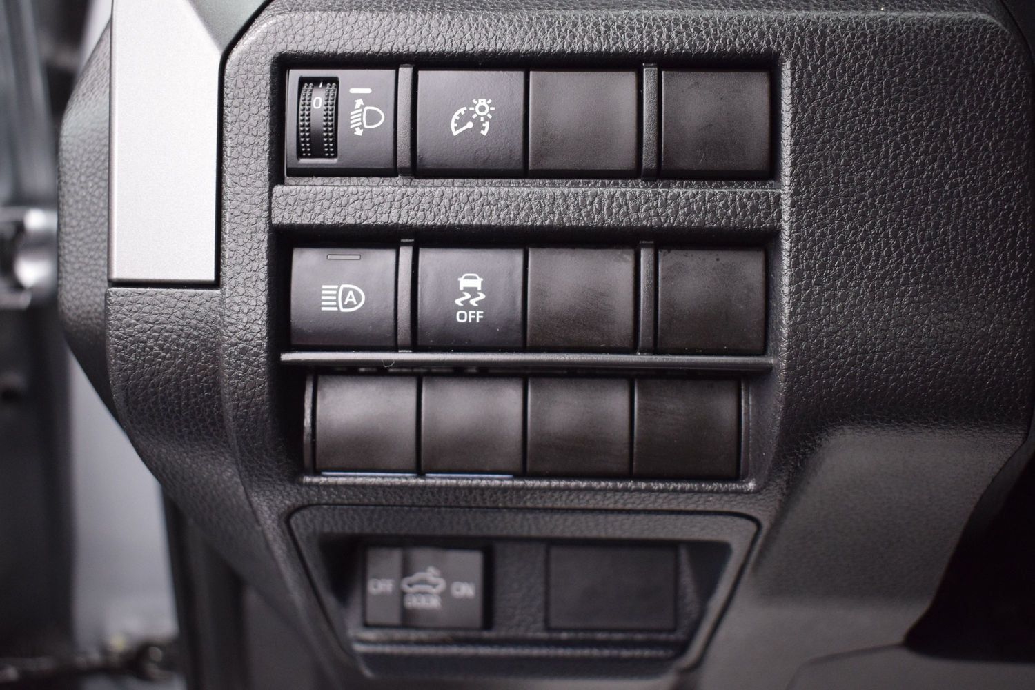 Used 2025 Toyota Tacoma SR5 AWD/4WD image 15