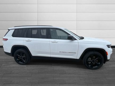Certified 2023 Jeep Grand Cherokee L Laredo image 3