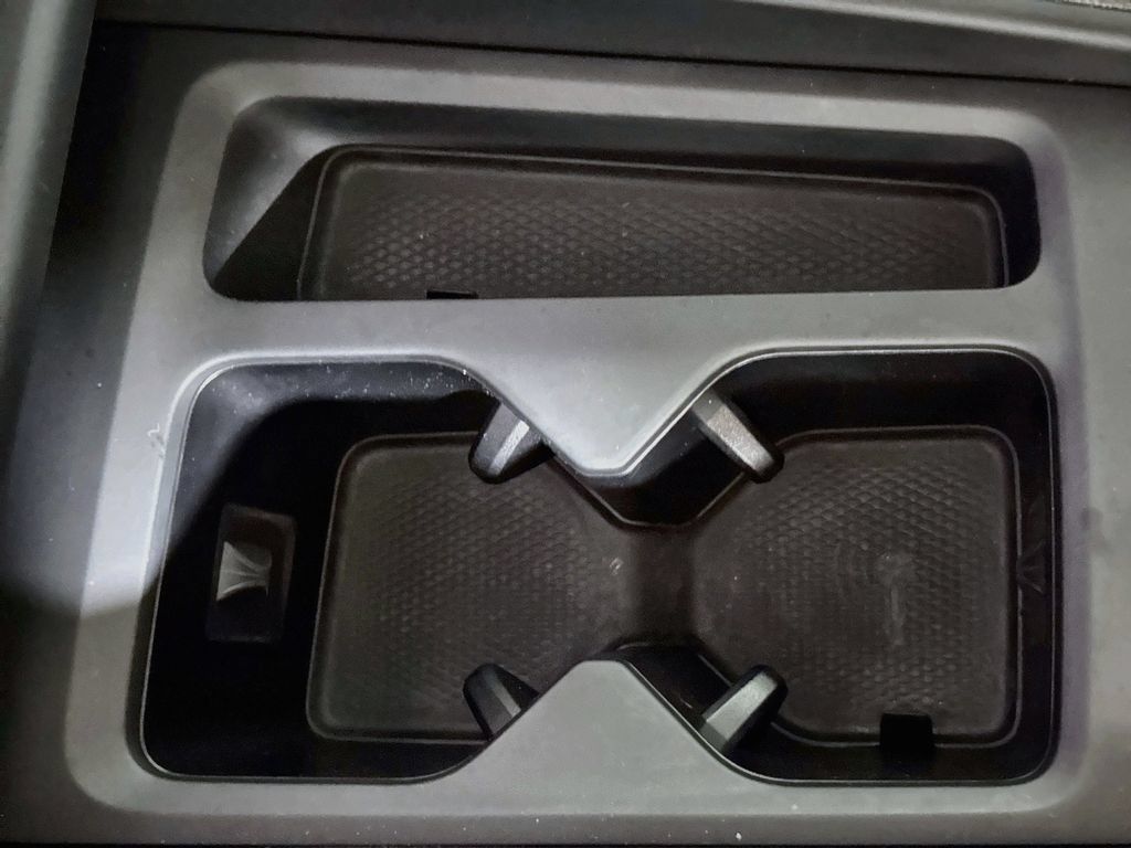 Certified 2025 Volkswagen Tiguan SE FWD image 16