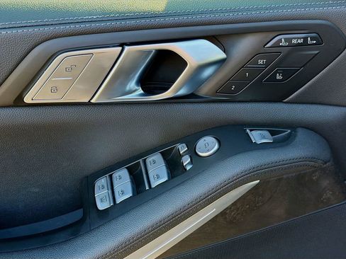 Used 2022 BMW X7 xDrive40i w/ Premium Package image 24