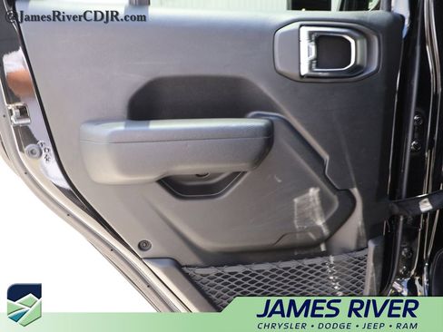 Used 2022 Jeep Wrangler Unlimited Sport AWD/4WD image 16
