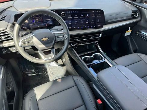New 2026 Chevrolet Traverse LT w/ Sun and Wheel Package AWD/4WD image 9
