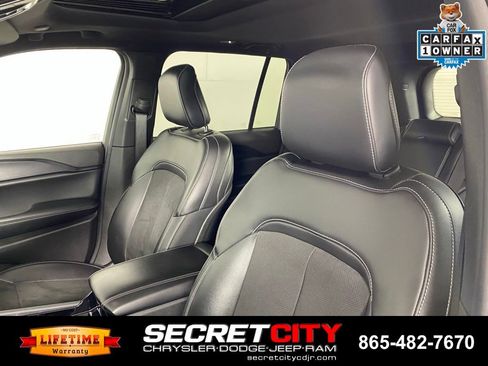 Used 2023 Jeep Grand Cherokee Altitude AWD/4WD image 10