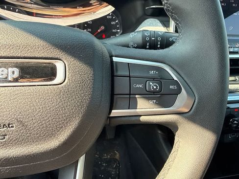 Used 2024 Jeep Compass Latitude AWD/4WD image 19