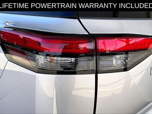 Used 2025 Nissan Pathfinder Platinum w/ Cargo Package image 39