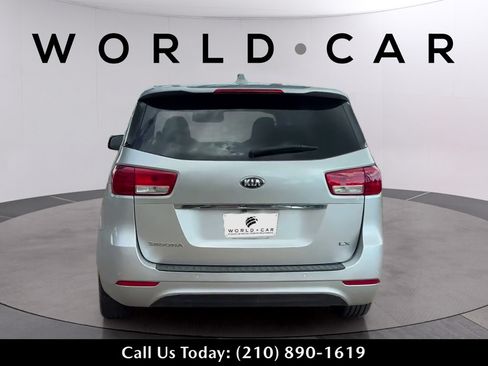 Used 2017 Kia Sedona LX w/ LX Essentials Premium Package FWD image 7