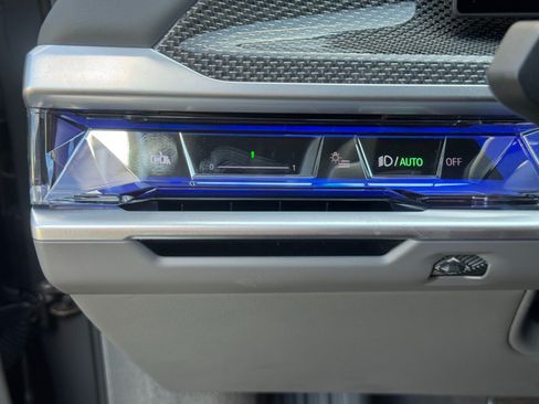 Used 2023 BMW i7 xDrive60 w/ Executive Package 2 AWD/4WD image 20
