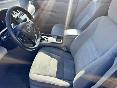 Used 2016 Toyota Camry LE FWD image 5