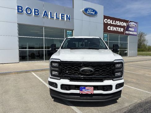 New 2026 Ford F250 Lariat w/ Black Appearance Package image 8