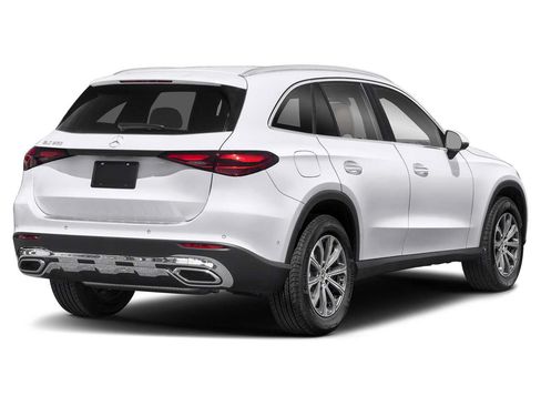 Used 2024 Mercedes-Benz GLC 300 4MATIC image 2