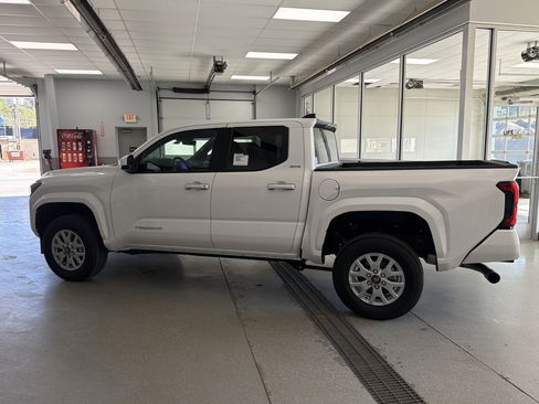 New 2025 Toyota Tacoma SR5 RWD image 5