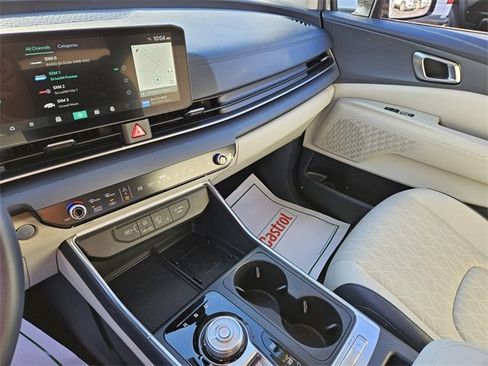 Used 2025 Kia Carnival EX image 20