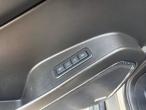 Used 2018 Chevrolet Tahoe Premier AWD/4WD image 11
