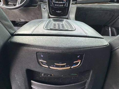 Used 2016 Cadillac Escalade Platinum RWD image 15