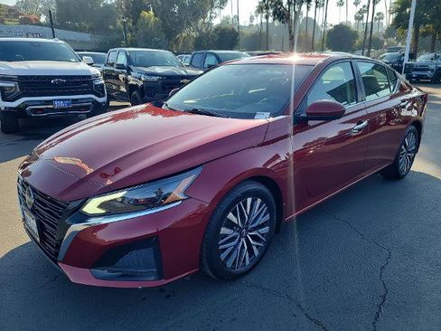 Used 2023 Nissan Altima 2.5 SV image 4