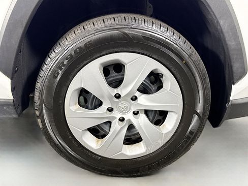 Used 2024 Toyota RAV4 LE FWD image 31