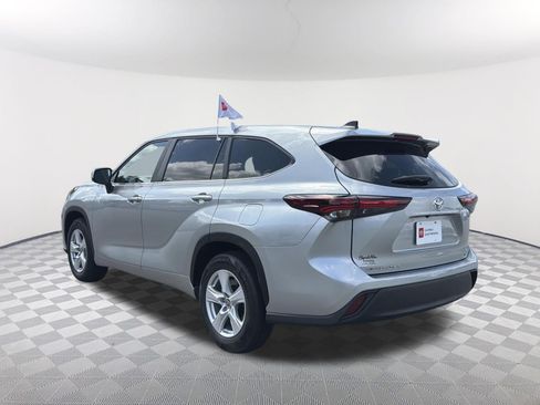 Certified 2025 Toyota Highlander LE FWD image 13