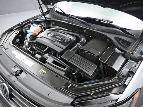 Used 2017 Volkswagen Passat 1.8T SE FWD image 46