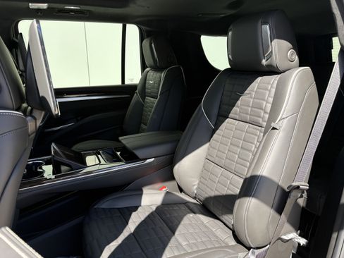 New 2026 Cadillac Escalade ESV Platinum Sport AWD/4WD image 7