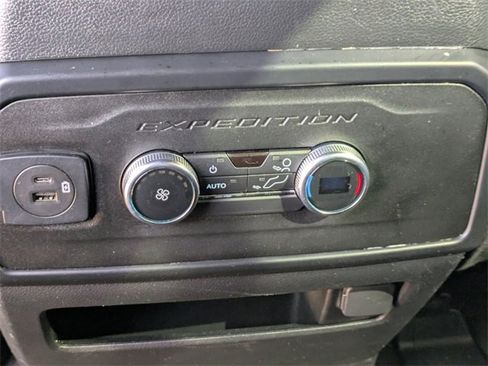 Used 2021 Ford Expedition XLT image 16