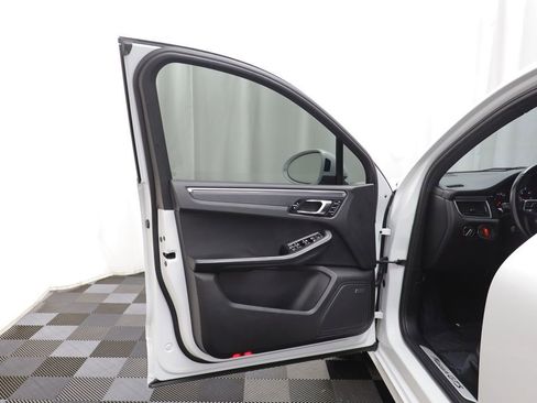 Used 2018 Porsche Macan GTS image 4