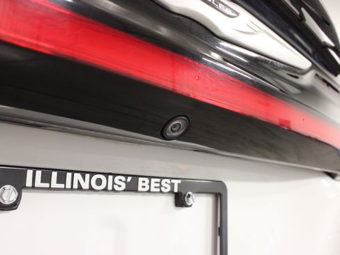 Used 2023 Chrysler Pacifica Touring-L FWD image 11