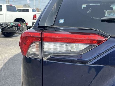 Used 2019 Toyota RAV4 XLE Premium image 10