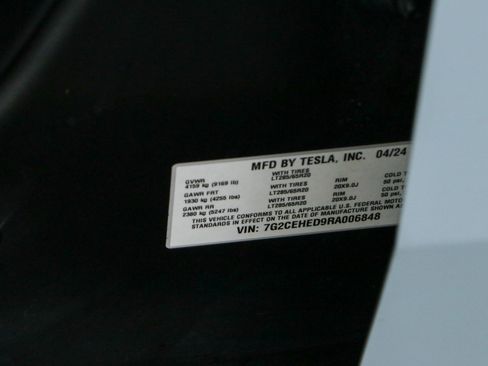 Used 2024 Tesla Cybertruck AWD Crew Cab image 28