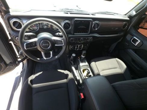 Used 2023 Jeep Wrangler Unlimited Sahara w/ Cold Weather Group AWD/4WD image 18